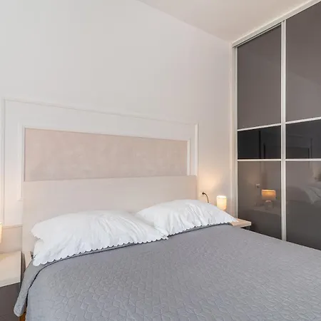 Apartman Lorena Trogir Exterior photo